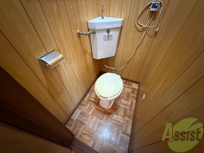 トイレ　こちらはトイレです。清潔感があり、安心して使用できます。