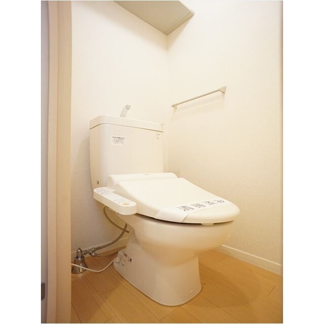 トイレ　うれしい多機能便座付きトイレです♪