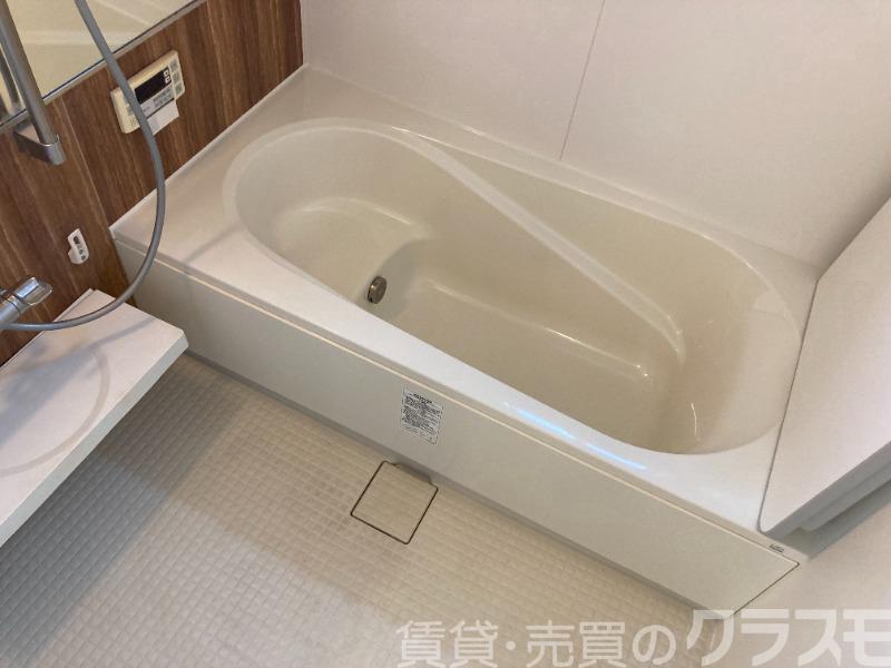 バス・シャワールーム　浴室乾燥機＆追焚機能付き広々バスルーム♪