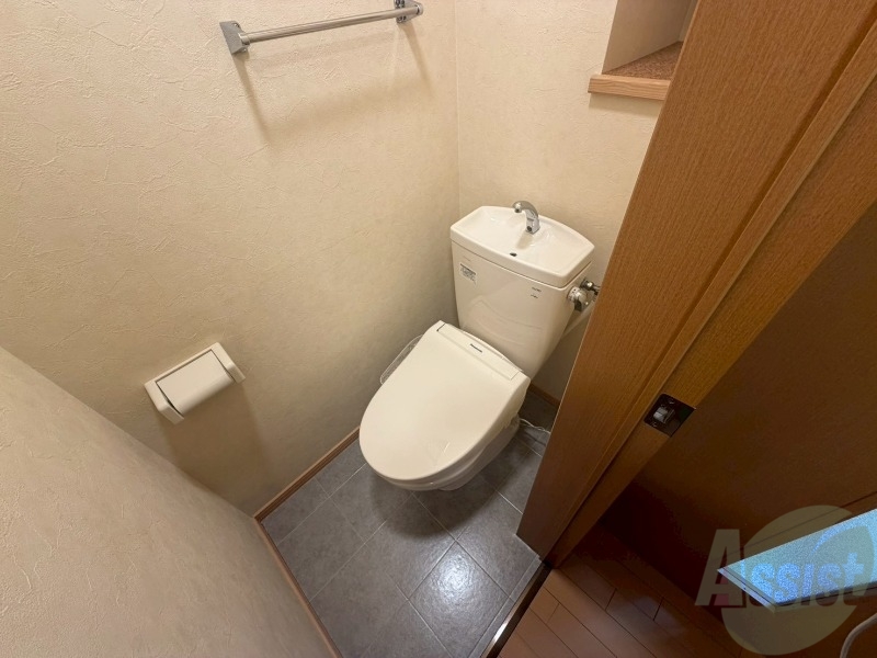 トイレ　シャワートイレになっているので快適です！
