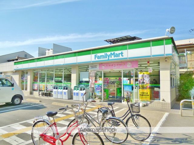 コンビニ　ファミリーマート（コンビニ）まで324m