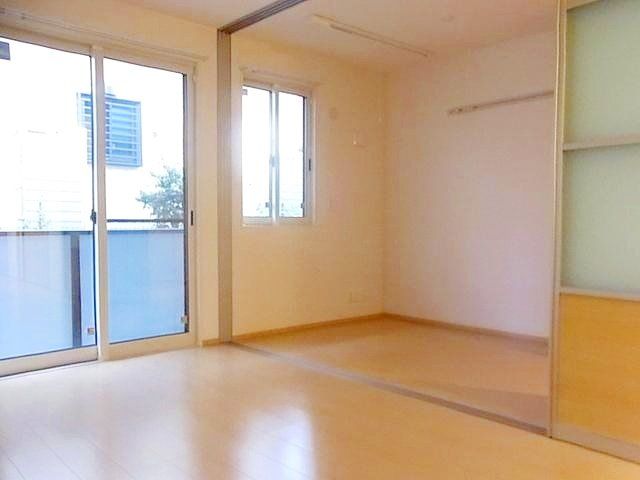 居室・リビング　南向きの居室です