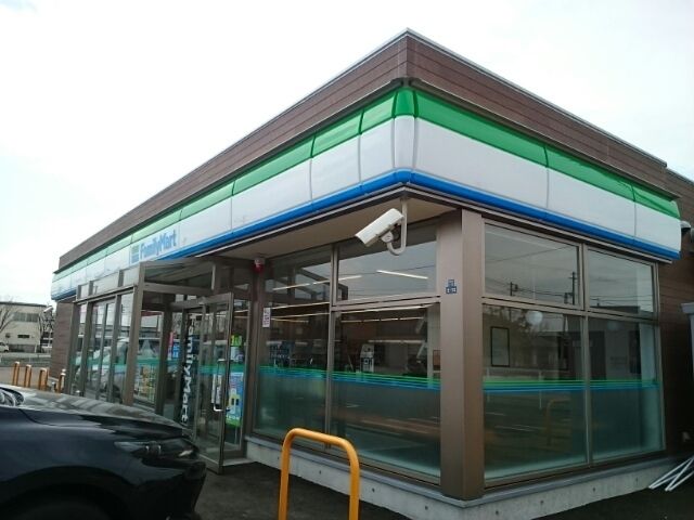 コンビニ　ファミリーマート三条塚野目店（コンビニ）まで518m