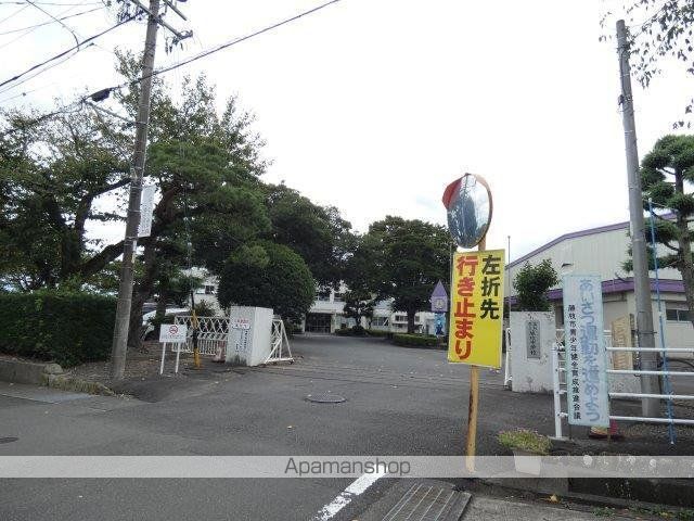 中学校　藤枝中学校（中学校）まで929m