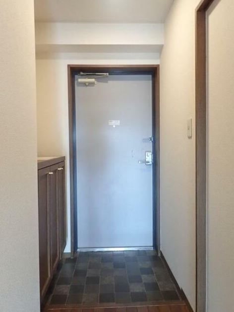玄関　同物件別部屋参考写真