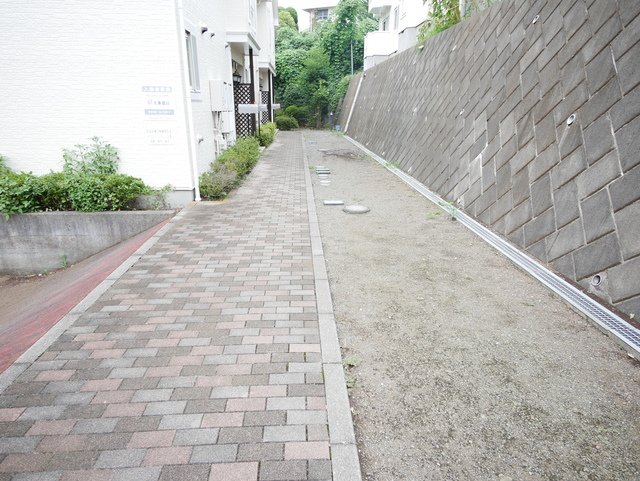 エントランス　★共有部分は広々とした通路になっています★