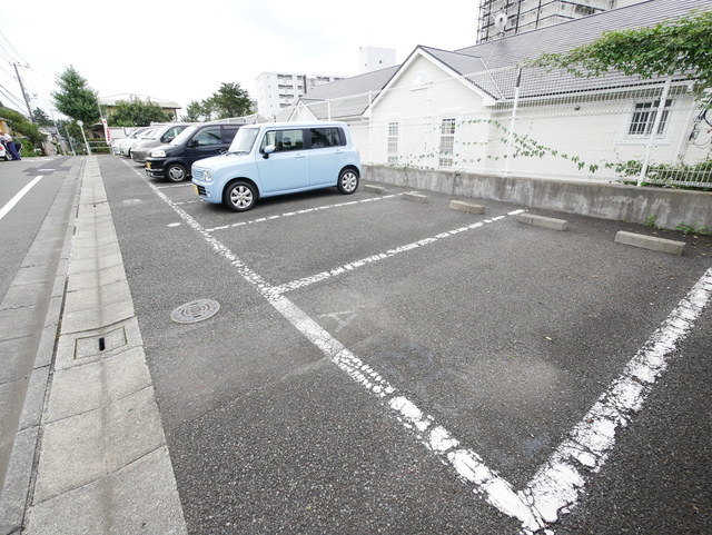 駐車場　★敷地内に駐車場あり★
