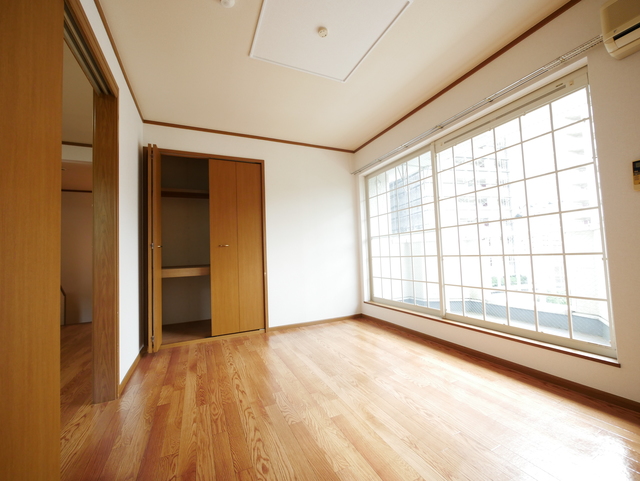 その他部屋・スペース　★大きな窓のある洋室は採光良好です★