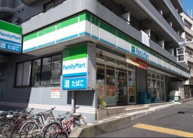 コンビニ　ファミリーマート 金井窪山手通り店（コンビニ）まで396m