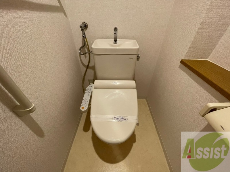 トイレ　こちらはトイレです。清潔感があり、安心して使用できます。