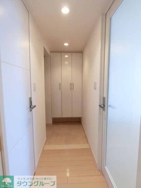 玄関　Aタイプ2020年9月撮影 同タイプ803号室の写真です。