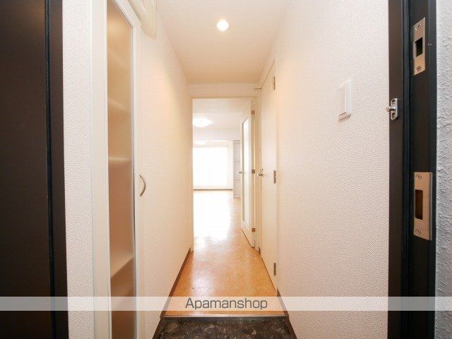 地下鉄南北線 平岸駅 徒歩4分 4階建 築13年の玄関写真