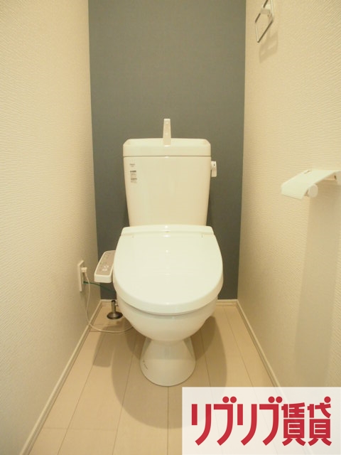 ＪＲ外房線 本千葉駅 徒歩15分 3階建 築9年のトイレ写真
