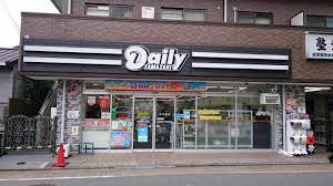 コンビニ　デイリーヤマザキ京都伏見稲荷大社前店（コンビニ）まで318m