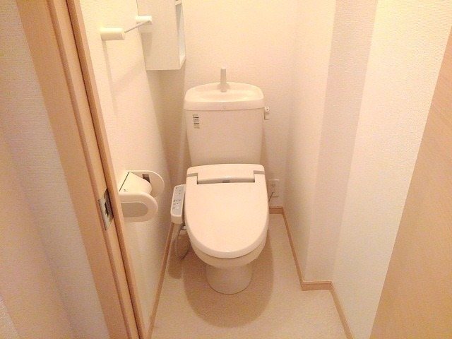 東武野田線 馬込沢駅 徒歩8分 3階建 築16年のトイレ写真