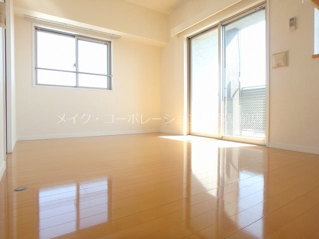 ＪＲ鹿児島本線 博多駅 徒歩8分 15階建 築19年の居間写真