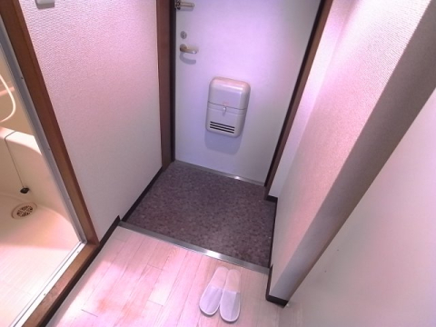 レジェンド西宮の玄関写真