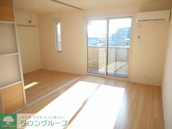 ＪＲ武蔵野線 船橋法典駅 徒歩9分 3階建 築10年の居間写真