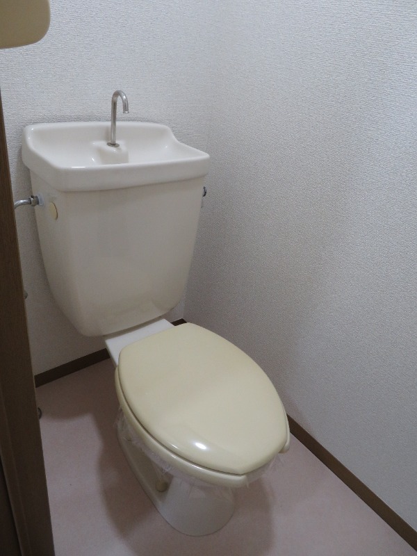 トイレ　※別号室の写真となります。
