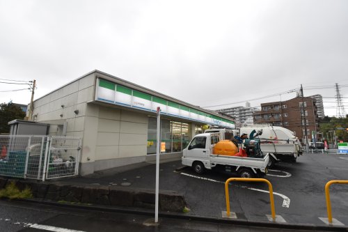 コンビニ　ファミリーマート 八王子別所店（コンビニ）まで144m