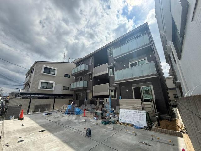 阪急伊丹線 伊丹駅 バス乗車時間：18分 最寄りバス停で下車 徒歩5分 3階建 新築の外観写真