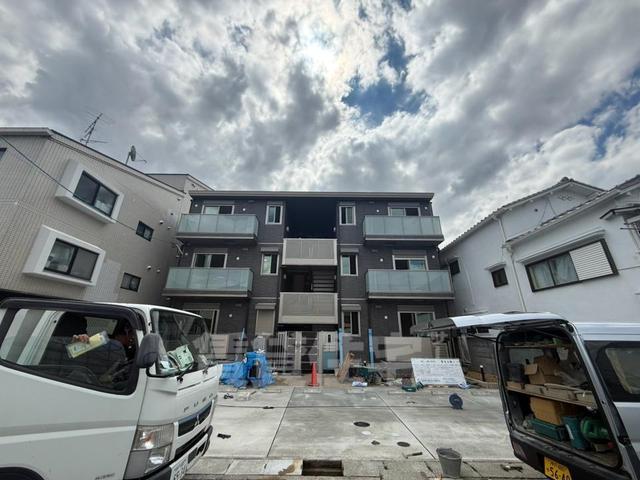 阪急伊丹線 伊丹駅 バス乗車時間：18分 最寄りバス停で下車 徒歩5分 3階建 新築の外観写真