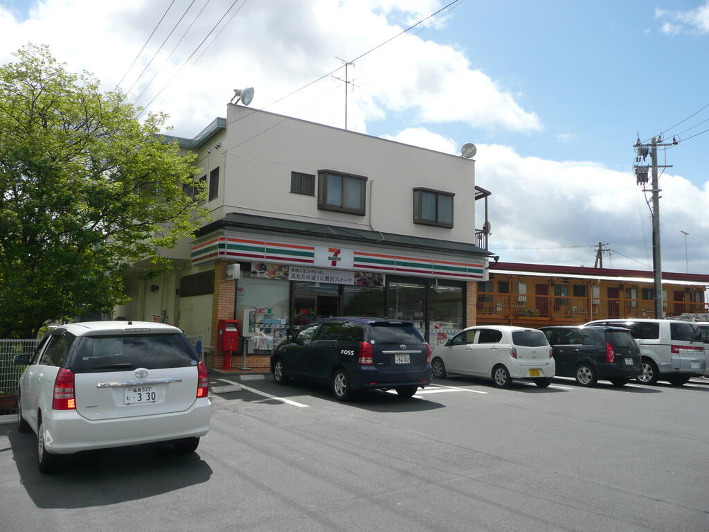 コンビニ　セブンイレブン須賀川駅前店（コンビニ）まで674m