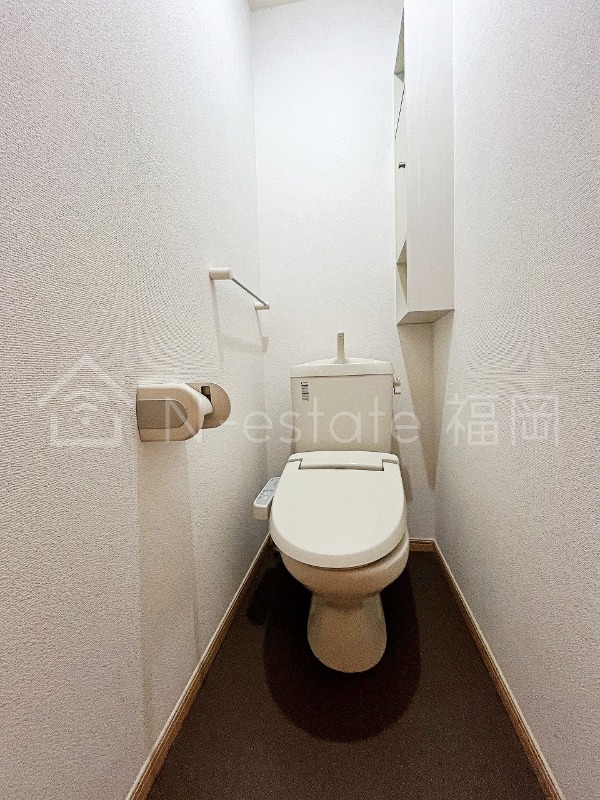 ＪＲ筑肥線 下山門駅 徒歩8分 3階建 築16年のトイレ写真