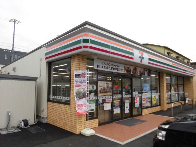 コンビニ　セブンイレブン（コンビニ）まで520m