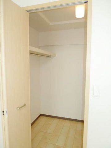 収納　同施工会社のモデル写真です