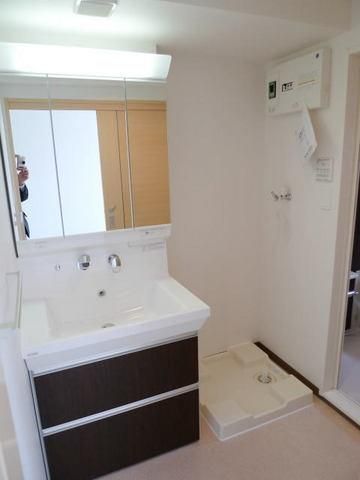 洗面設備　同施工会社のモデル写真です