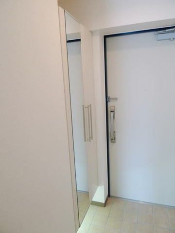 玄関　同施工会社のモデル写真です