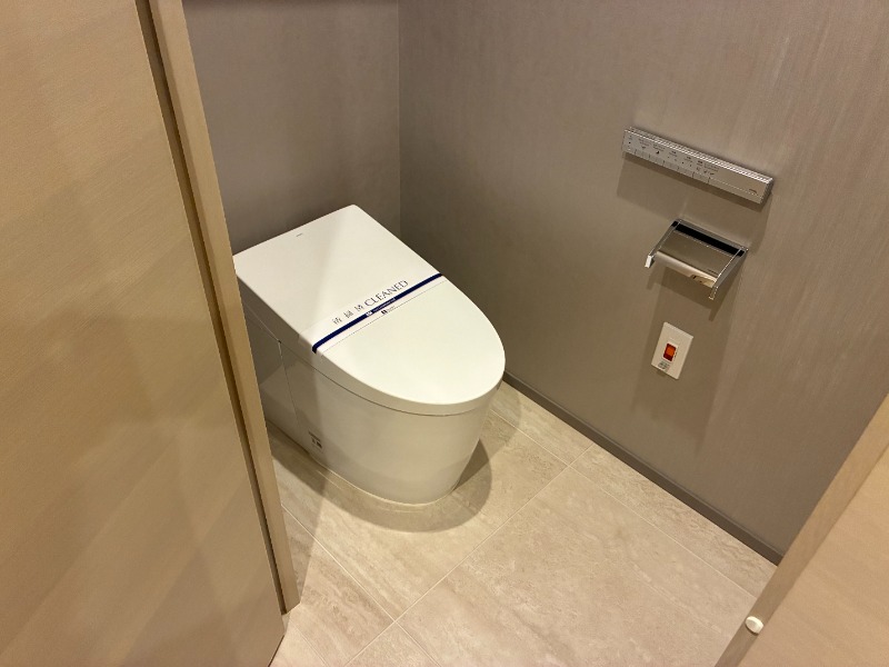 都営大江戸線 赤羽橋駅 徒歩4分 14階建 築2年のトイレ写真
