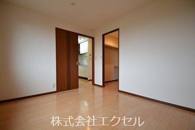 居室・リビング　明るいお部屋です
