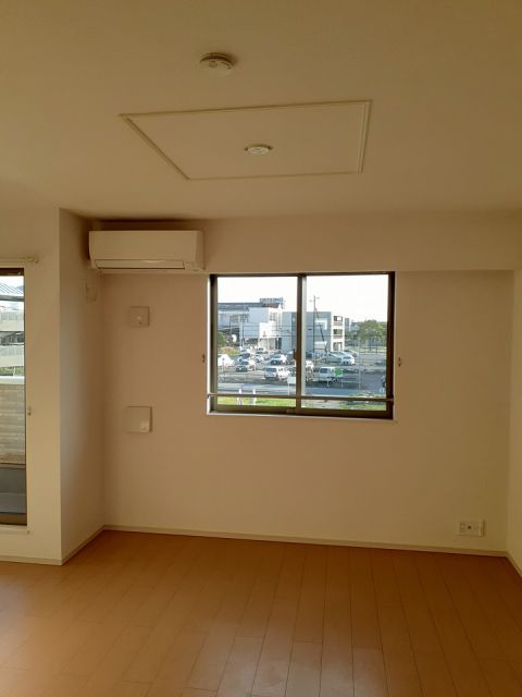 クレア メゾン レーヴ IIの居間写真
