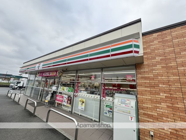 コンビニ　セブンイレブン（コンビニ）まで740m