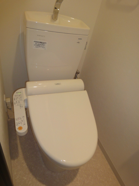 ＪＲ常磐線 亀有駅 徒歩11分 7階建 築15年のトイレ写真