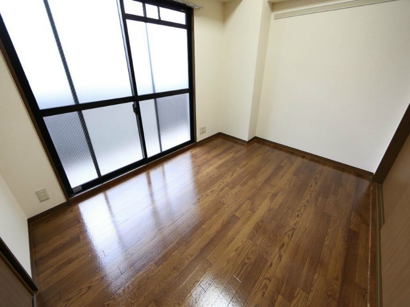 バルコニー　洋室5.6帖　エアコン完備