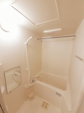 バス・シャワールーム　コンパクトで使いやすいお風呂です