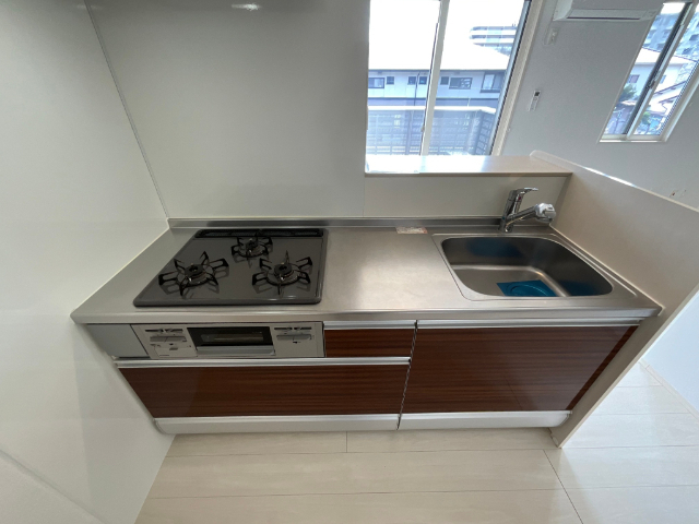 キッチン　写真は２０２号室のです。