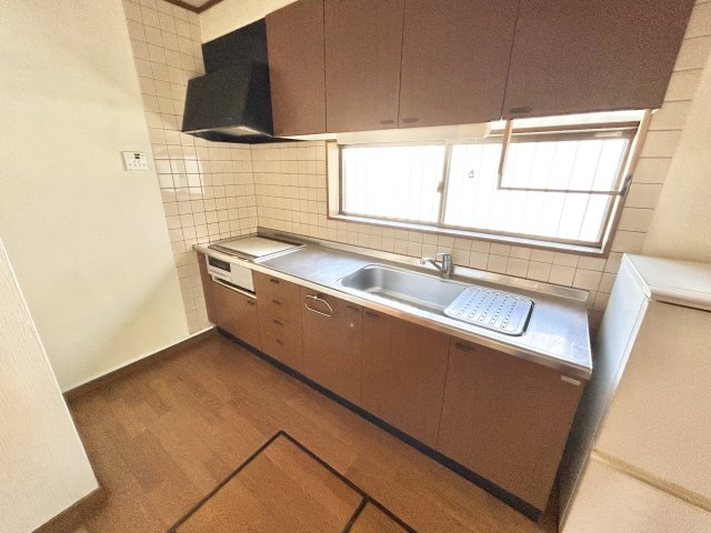 有松三丁山貸家のキッチン写真