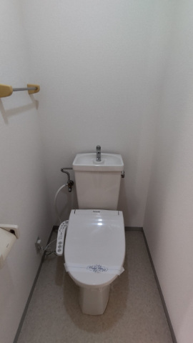 京阪本線 萱島駅 徒歩14分 3階建 築35年のトイレ写真