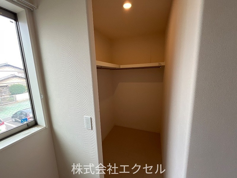収納　ウォークインクローゼットございます。
