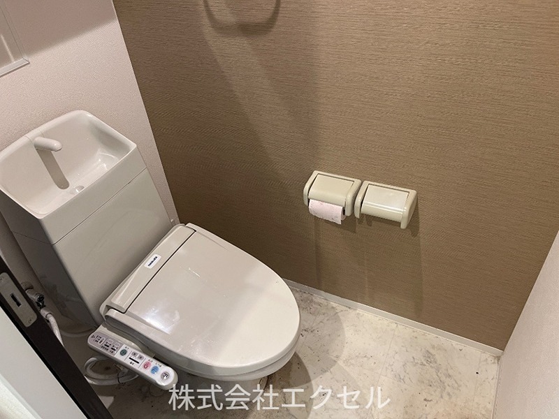 トイレ　ウォシュレット機能付トイレです。