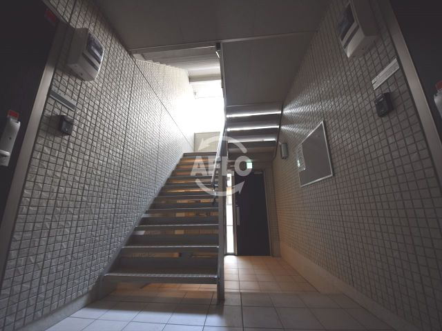 その他共有部分　ラメゾンヴェール上本町　階段
