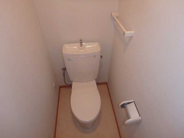 トイレ　他のお部屋の参考写真となります。