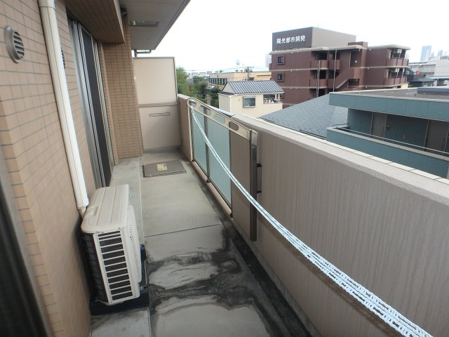バルコニー　他のお部屋の参考写真となります。