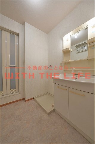 洗面設備　明るい洗面所です