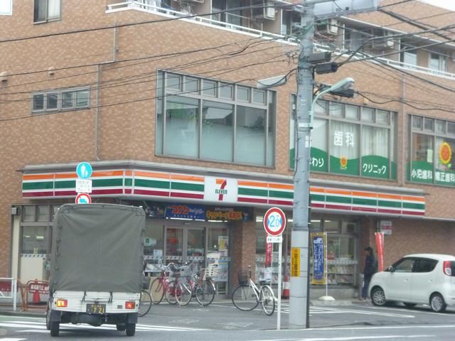コンビニ　セブンイレブン（コンビニ）まで320m