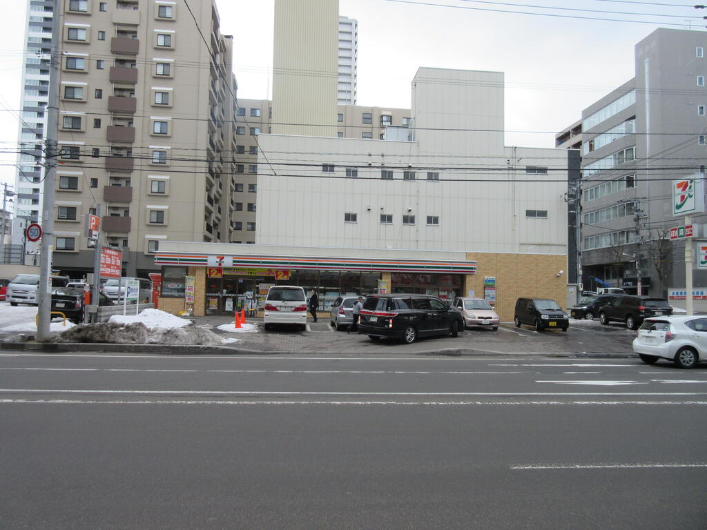 コンビニ　セブンイレブン札幌南2東2店（コンビニ）まで244m
